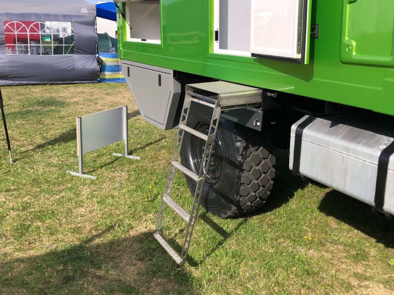 Access Steps - Slide Out