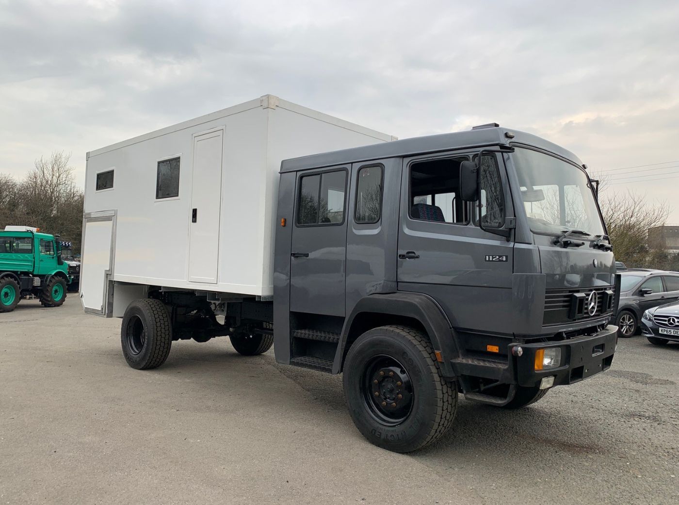 Mercedes 1124AF Expedition Truck