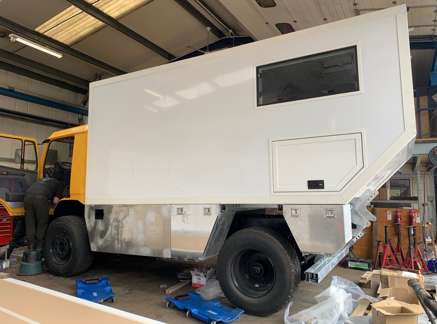 Mercedes 1124AF Expedition Vehicle