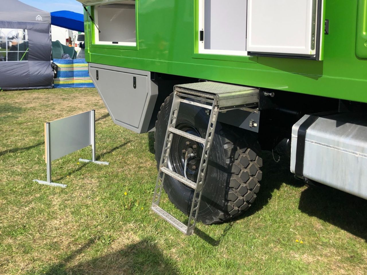 Access Steps - Slide Out