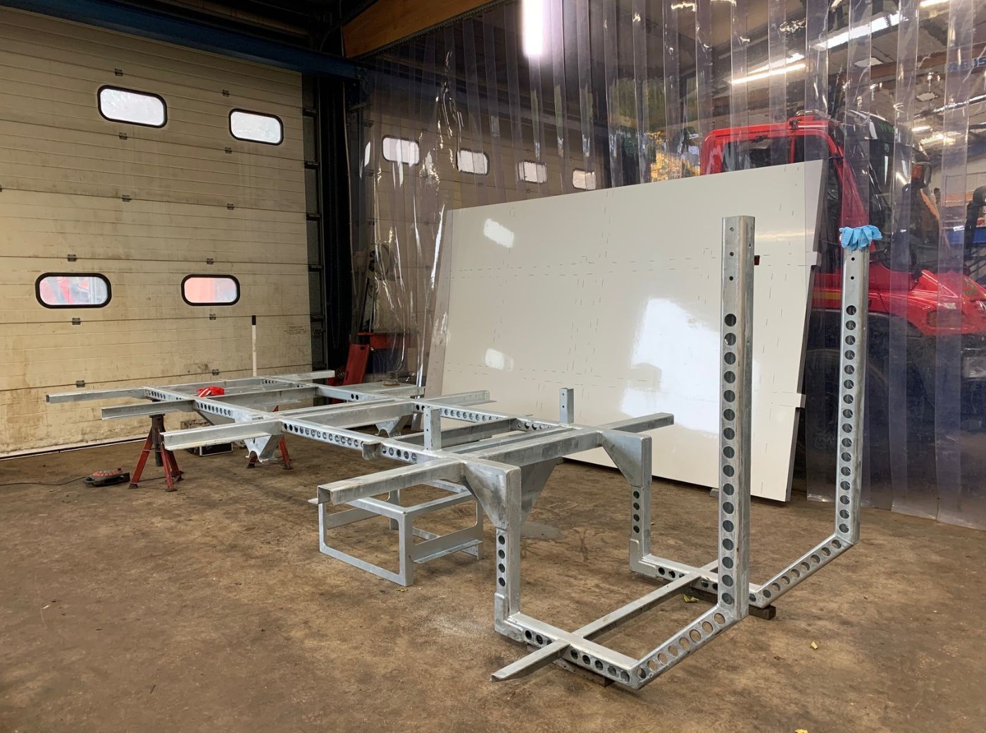 Mercedes 1124AF Expedition Truck